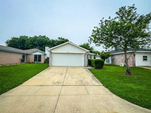 10616 Shadywood Drive, Fort Worth, TX 76140