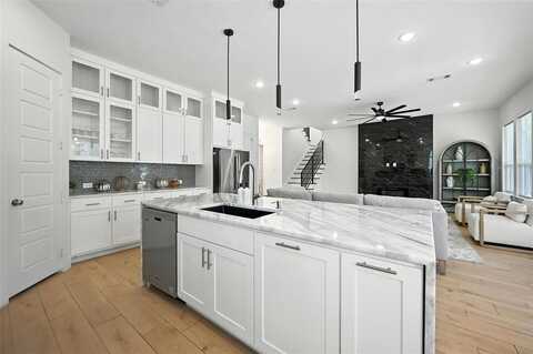 1338 E Kiest Boulevard, Dallas, TX 75216