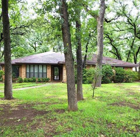 697 Highland Crest Drive, Hurst, TX 76054