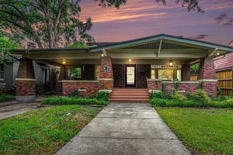 2135 Pembroke Drive, Fort Worth, TX 76110