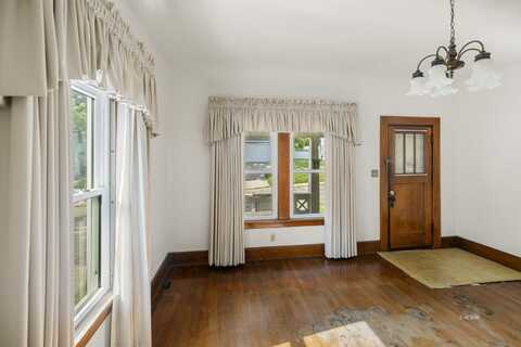 89 Second St, Athens, OH 45701