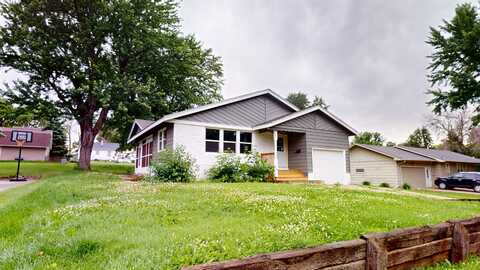 403 2ND AVE SE, Sioux Center, IA 51250