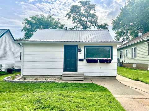 121 High, Vermillion, SD 57069
