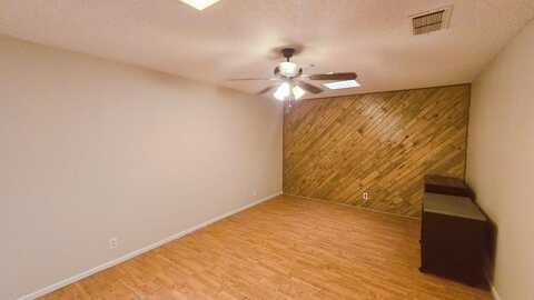 950 W 31st St, Odessa, TX 79764