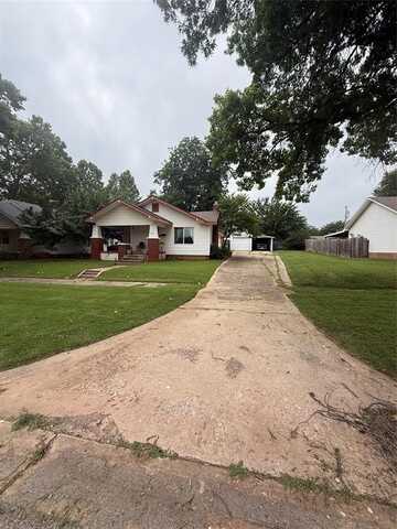 1522 S 9th Street, Chickasha, OK 73018