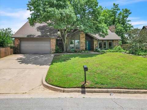 2122 Edinburg Drive, Yukon, OK 73099