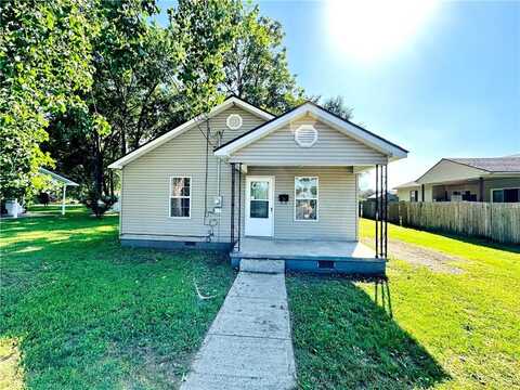 407 N 3rd ST, Dardanelle, AR 72834