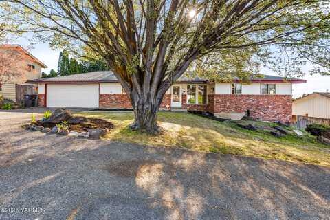 607 N 53rd Ave, Yakima, WA 98908