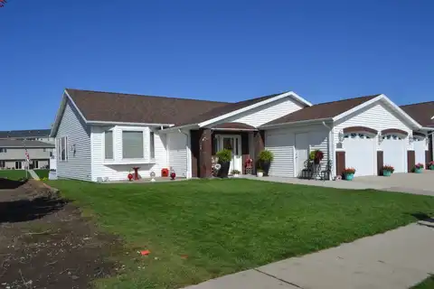 2109 Bridgeview Ct SE, Mandan, ND 58554