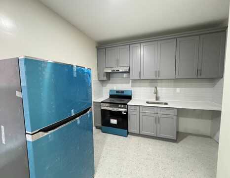 250 E 207th St, Bronx, NY 10467