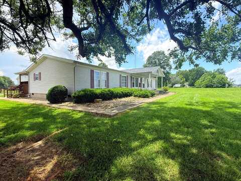403 W. Broadway St, Farina, IL 62838