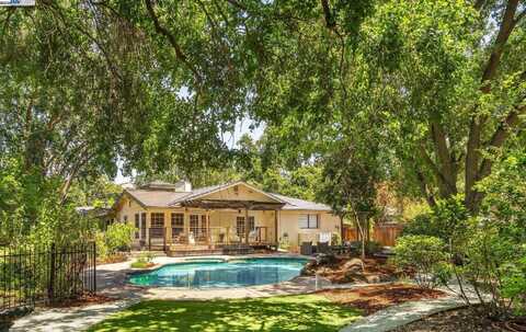 20 Donna Ln, Danville, CA 94526
