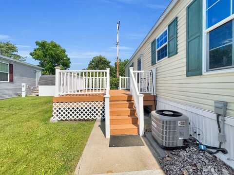 21 Highland Terrace, White Lake, MI 48386