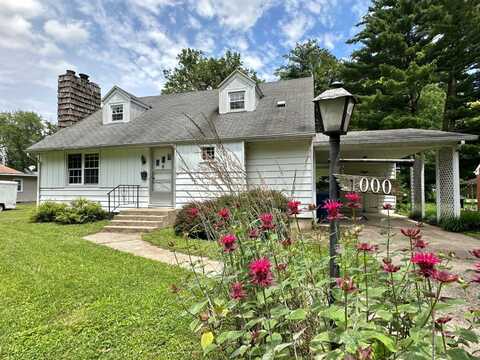 1000 Rider Street, Flora, IL 62839