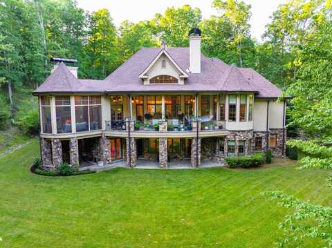 714 Beechwood Road, Lewisburg, WV 24901