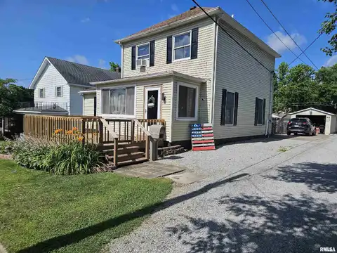 117 S MILL Street, Harrisburg, IL 62946