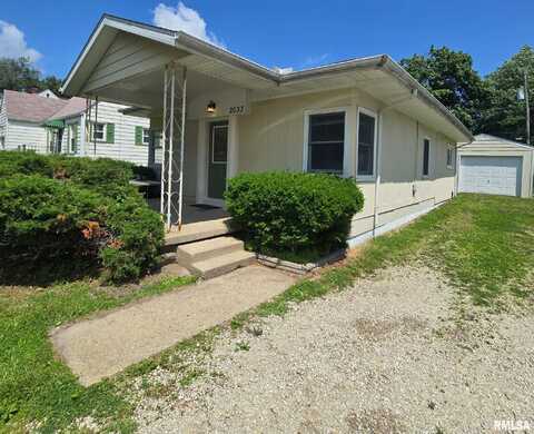 2033 W FORREST HILL Avenue, Peoria, IL 61604