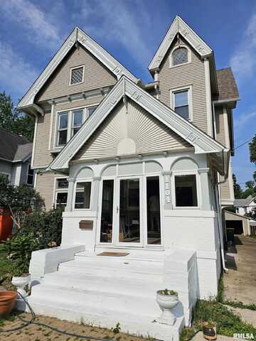 1104 N BROAD Street, Galesburg, IL 61401