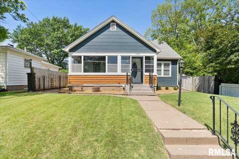 2506 N HOWELL Street, Davenport, IA 52804