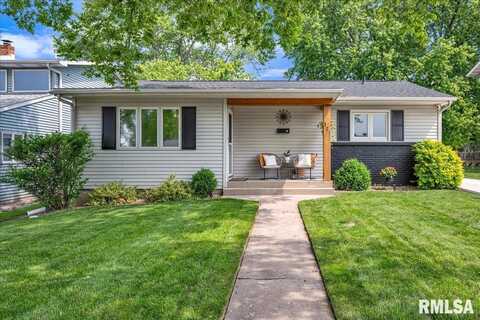 301 DEVONSHIRE Road, Washington, IL 61571