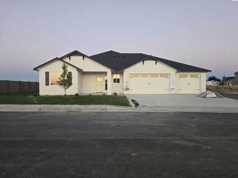 996 Miraflores Ave., West Richland, WA 99353