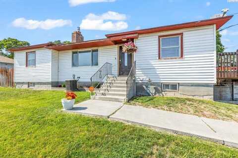 104 Thill Ave, Sunnyside, WA 98944