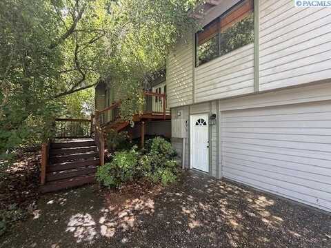 2015 N Riverside Dr, West Richland, WA 99353