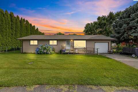 5820 W Park Place, Pasco, WA 99301