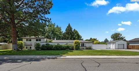 707 N Quillan St, Kennewick, WA 99336