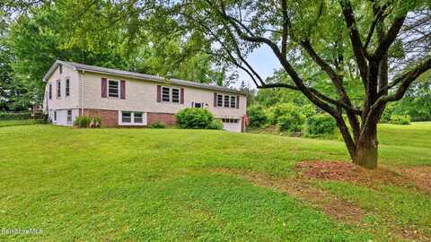 22 Delafield Dr, Lenox, MA 01240