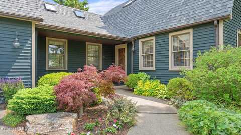 51 New Lenox Rd, Lenox, MA 01240