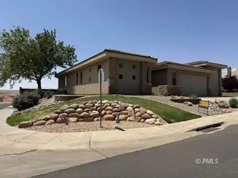 245 Hopi Ave, Page, AZ 86040