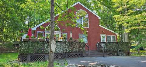210 Dover Drive, Bushkill, PA 18324