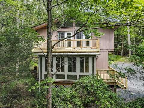 169 Sportsmen Drive, Cresco, PA 18326