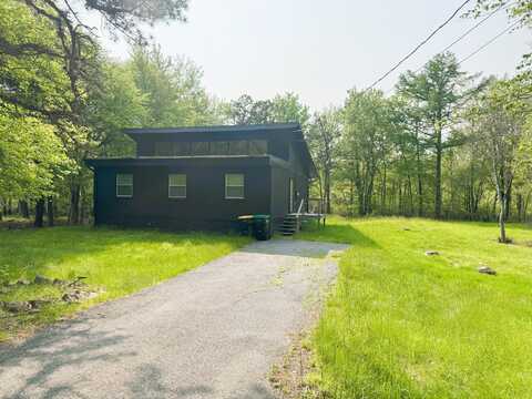 135 Cedar Drive, Long Pond, PA 18334