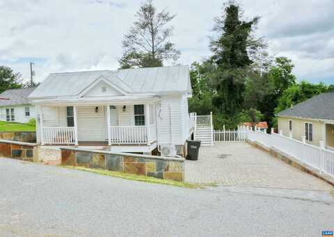 107 W GAY ST, STAUNTON, VA 24401
