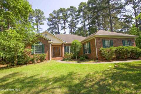 301 W Hedgelawn Way, Southern Pines, NC 28387