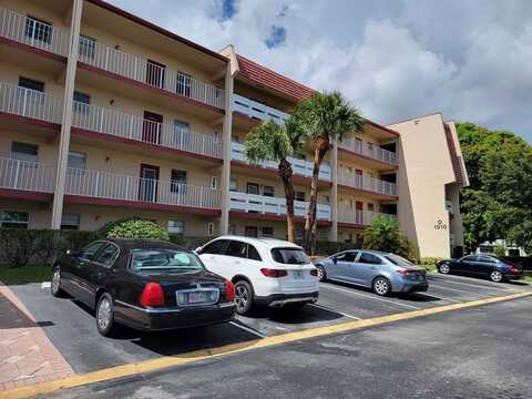 1010 Country Club Dr, Margate, FL 33063