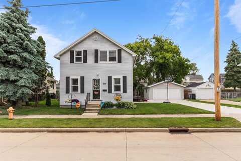 624 W 8TH Avenue, OSHKOSH, WI 54902