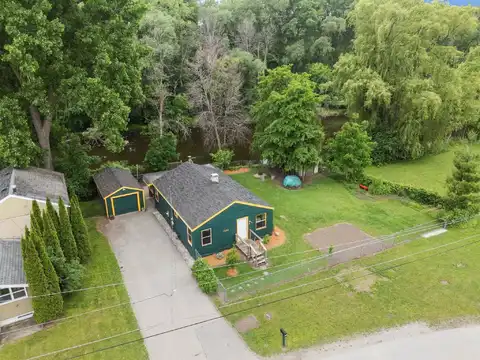 1251 VALLEY Lane, GREEN BAY, WI 54303