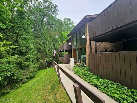 6830 CARRIAGE HILL DRIVE D33, BRECKSVILLE, OH 44141