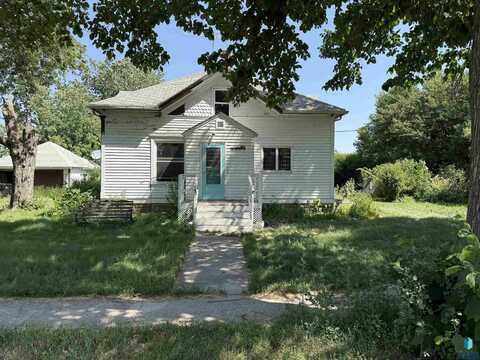 204 E State St, Marion, SD 57043