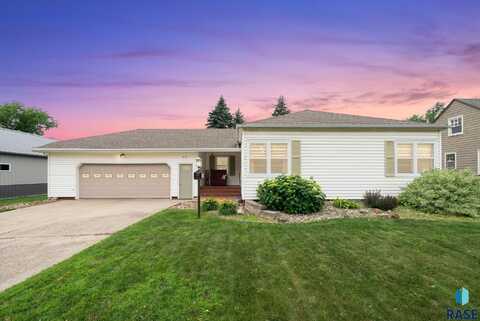 415 N Main St, Canton, SD 57013