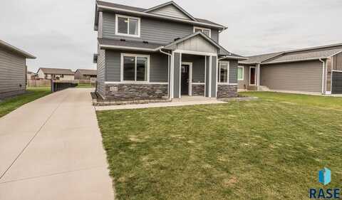 2213 S Ronsiek Ave, Sioux Falls, SD 57106