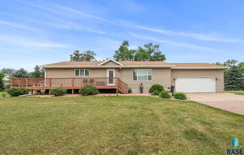 705 Railway St, Canistota, SD 57012