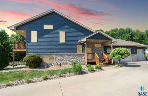212 N Fairway Dr, Brandon, SD 57005