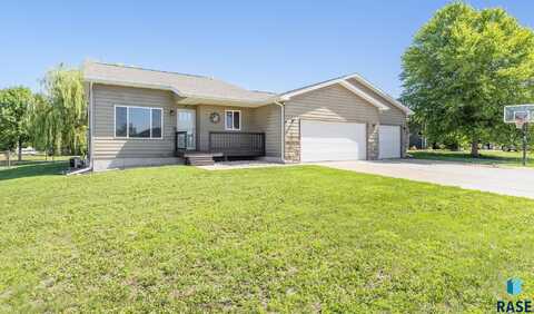 1000 Greyhawk Cir, Harrisburg, SD 57032