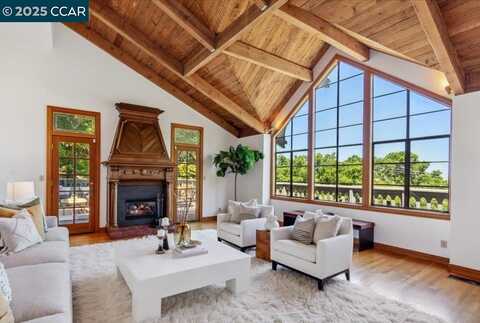 357 El Toyonal, Orinda, CA 94563