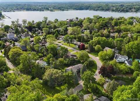 5620 EASTMAN Boulevard, West Bloomfield, MI 48323