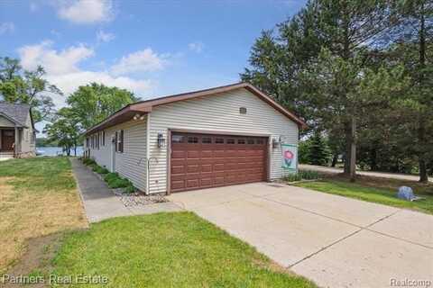 8331 Hilton Road, Brighton, MI 48114